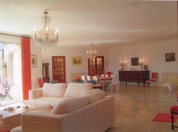 salon de 100 m² de la villa Chiosella